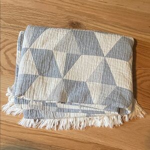 Coyuchi Geometric Gray and White Throw Blanket